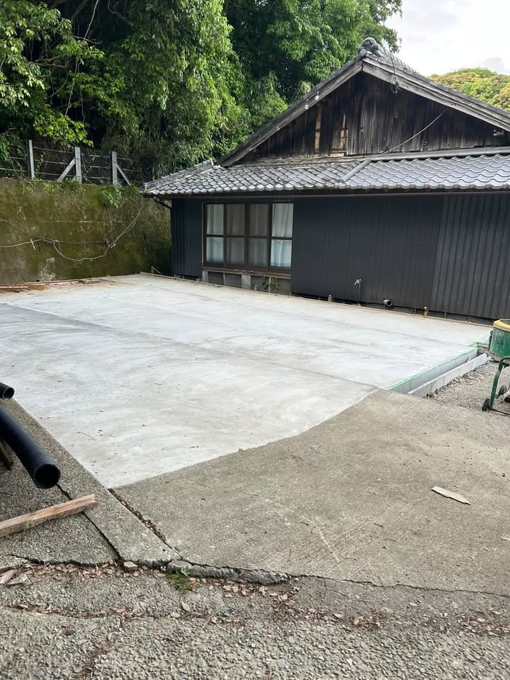 完成した駐車場（母屋前）