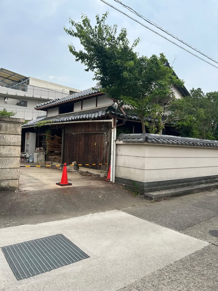 解体前の木造2階建て家屋