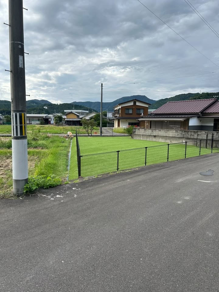完成したドッグラン。人工芝とフェンス